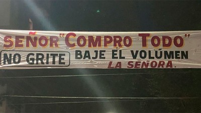 Baje el volumen: el pasacalle de una vecina para un vendedor ambulante