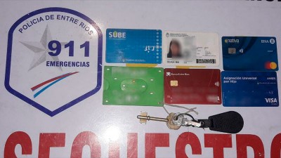 Sujeto le robó el celular y las tarjetas a su novia tras una discusión