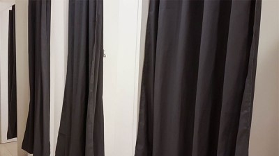 Depravado se probó un jean y exhibió sus partes íntimas a empleada de una tienda