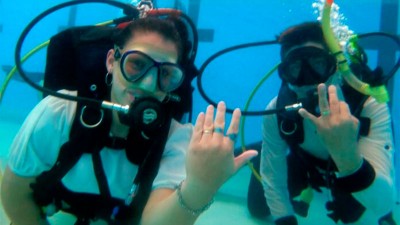 Video: Dos entrerrianos amantes del buceo se casaron bajo el agua