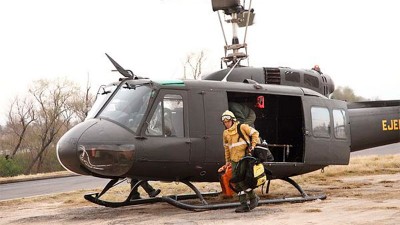 Despliegan más medios aéreos para hacer frente a los incendios en el Delta