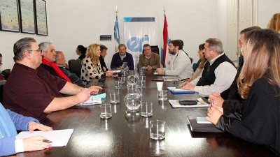La provincia mejoró la propuesta a los docentes y adelantará el aumento