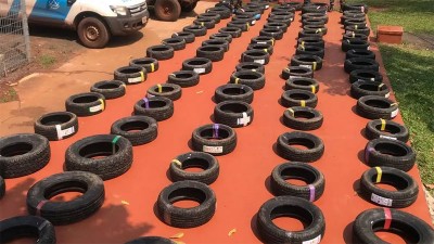 Intentaba pasar neumáticos de contrabando por el río Paraná y lo descubrieron