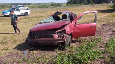 Vuelco en ruta 11 casi en Ingreso a Aldea Protestante