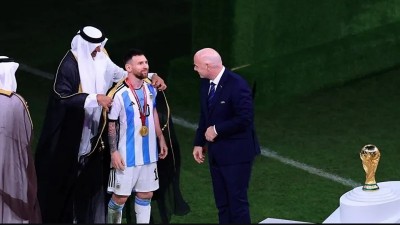 Mundial Qatar 2022: cuál es el significado de la túnica que lució Lionel Messi en la coronación
