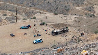 Fallecieron 24 personas tras caer un colectivo a un precipicio