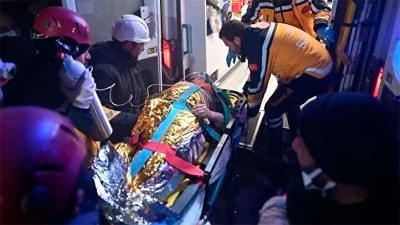 Rescatan a una mujer de 70 años 212 horas después de los terremotos en Turquía