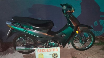 Robó una moto, lo persiguieron y perdió las chancletas en su huida