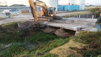 Mejoras en la calzada del canal de desagüe de la zona de quintas de Valle María