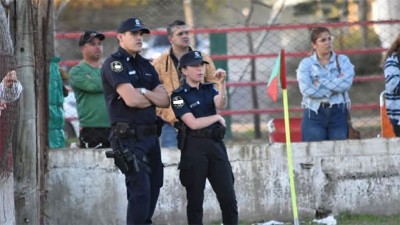 En medio de un partido, secuestraron el teléfono a un futbolista