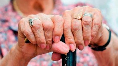 Joven demandó a su abuela por la cuota alimentaria, pero rechazaron su pedido