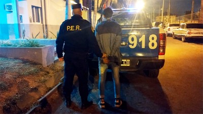 Lo detuvieron cuando se llevaba carne y salchichas de un supermercado