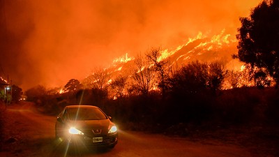 Incendio de gran magnitud avanza sobre las sierras de San Luis
