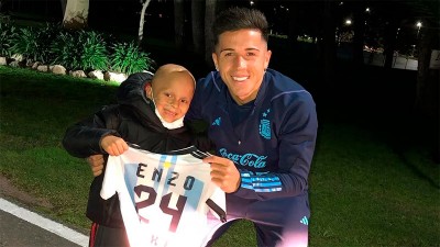 Un pequeño fan de la Selección cumplió el sueño de conocer a Enzo Fernández