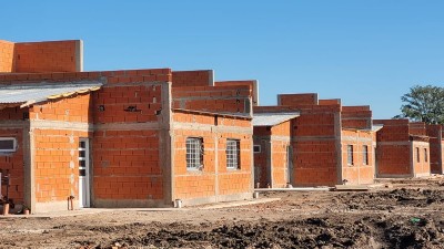 Con fondos nacionales y provinciales se licitarán 242 nuevas viviendas para cuatro localidades
