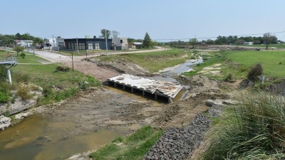 Nueva calzada: Trabajan en las cabeceras de la estructura 