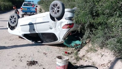 Volcó auto conducido por un paranaense: iba acompañado por su hijo y su nieto