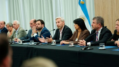 Frigerio se reunió con todos los intendentes de la provincia