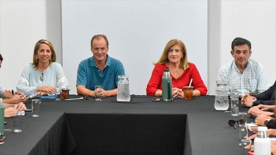 Intendentes y legisladores peronistas analizaron la situación social y económica