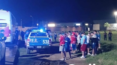 Golpiza y robo: hinchas de club uruguayo generaron incidentes en Entre Ríos