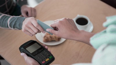 Propina electrónica: buscan implementar el pago con tarjeta o billetera virtual
