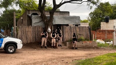 Detenidos en allanamientos por narcomenudeo