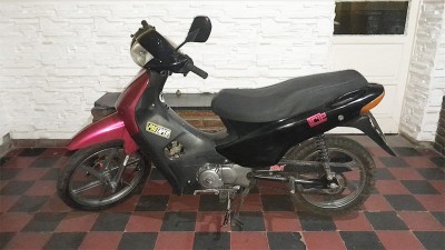 Cuatro individuos en moto intentaron robar un auto en Oro Verde