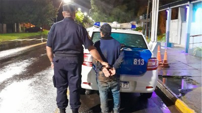 Robó en la casa de una jubilada de Paraná y se ocultó en un tacho de basura