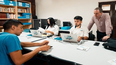 El Becario continúa con su atención itinerante en la provincia para gestionar becas secundarias