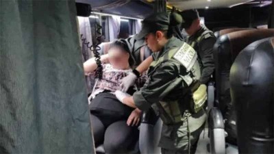 Fue detenida al intentar ingresar al país con 70 celulares adosados al cuerpo