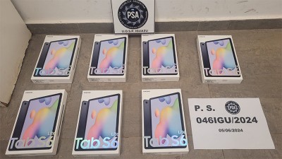 Secuestran más de 500 productos electrónicos que pasajero llevaba en una valija