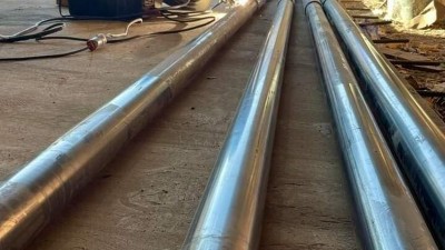 Comuna Aldea Spatzenkutter: El personal fabrica las columnas de alumbrado público