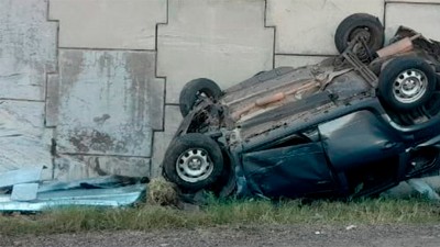 Una joven murió tras chocar contra un muro en acceso a localidad entrerriana