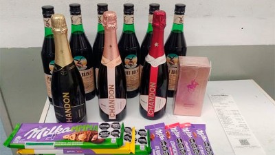 Quería llevarse bebidas y otros productos por más de $160.000 de hipermercado