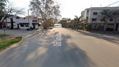 Estaba en el bar, fue al baño y le robaron el celular y las llaves del auto