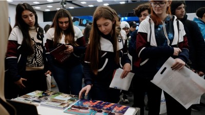 El Becario te Muestra llega con 45 stands y experiencias para compartir