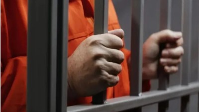 Los presos de alto perfil comenzaron a usar uniformes naranja