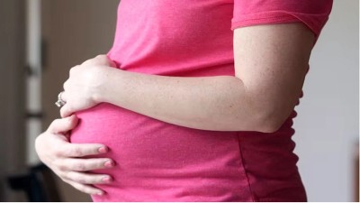 Dos hombres subrogaron un vientre y ahora la Corte evitó que sean reconocidos como progenitores del niño