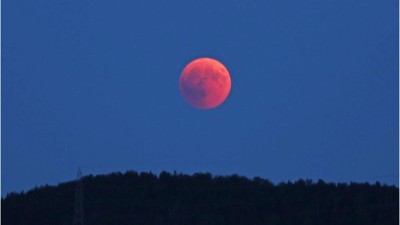La Luna se teñirá de rojo este viernes a la madrugada: horarios del eclipse y cómo verlo
