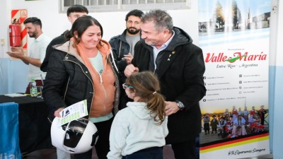 Brindaron capacitación en seguridad vial y sortearon cascos en Valle María