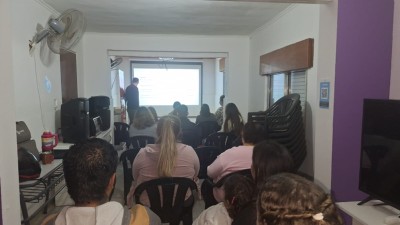Reunión con emprendedores locales