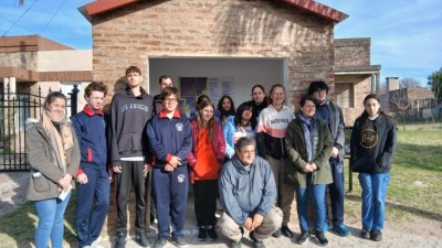 Jóvenes de Valle María impulsan mejoras en las garitas de la localidad