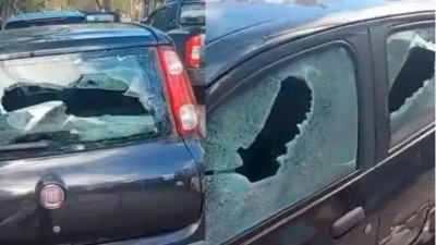 Día de furia: una mujer destrozó autos con un palo de hockey