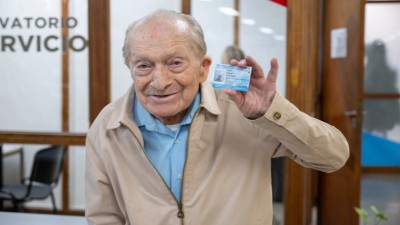 A los 100 años renovó su licencia de conducir: Todavía puedo manejar mi auto, afirma