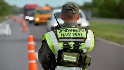 Gendarmes cobraban coimas a camioneros: habrían recaudado al menos $55.000.000