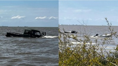 Metieron la camioneta al río, quedaron atascados, el agua los tapó y salieron nadando