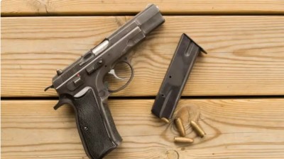 Santa Fe: un detenido saltó de un patrullero en movimiento y escapó con la pistola de un policía