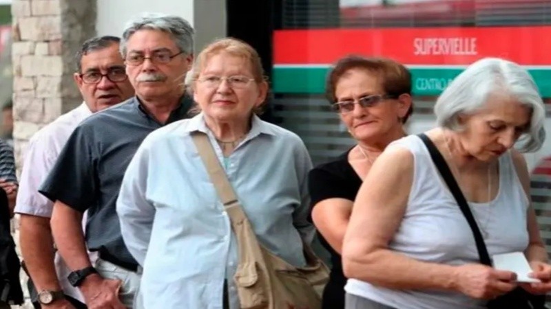 Jubilaciones: quiénes cobran el bono y cuánto se paga en enero