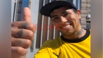 Cuidacoches encontró una billetera y caminó más de cinco kilómetros para devolverla