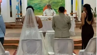 Sacerdote casó por error a una pareja trans: el Arzobispado evalúa sanciones